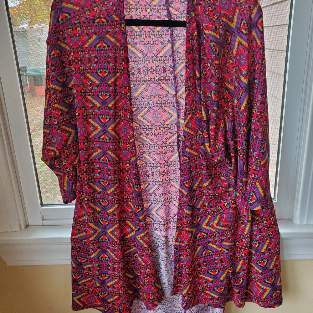 Size M Lindsay by lularoe.  Coverup